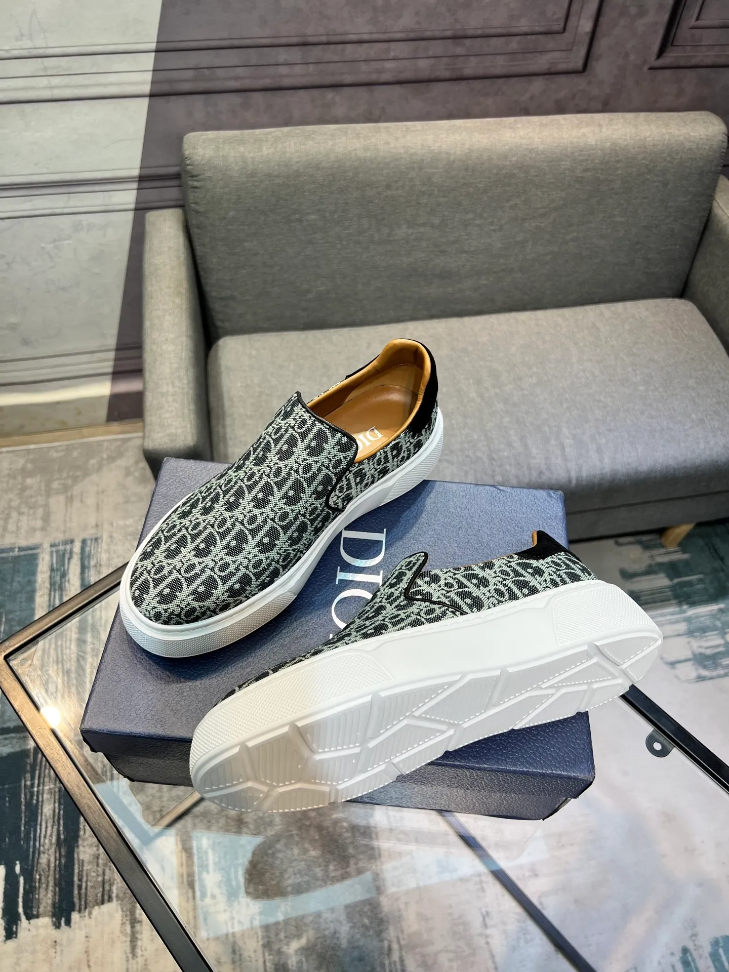 Men's shoes 💰380 The latest DiOr shipment, using imported top-grade jacquard fabric with cowhide design 👍 Breathable mesh lining, comfortable to wear, lightweight, original last mold, official website 1:1, private mold outsole, non-slip, color, multiple colors available, code number 38 to 44 (45 can be ordered)